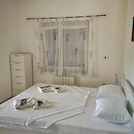 Apartma Ceh Črni Kal